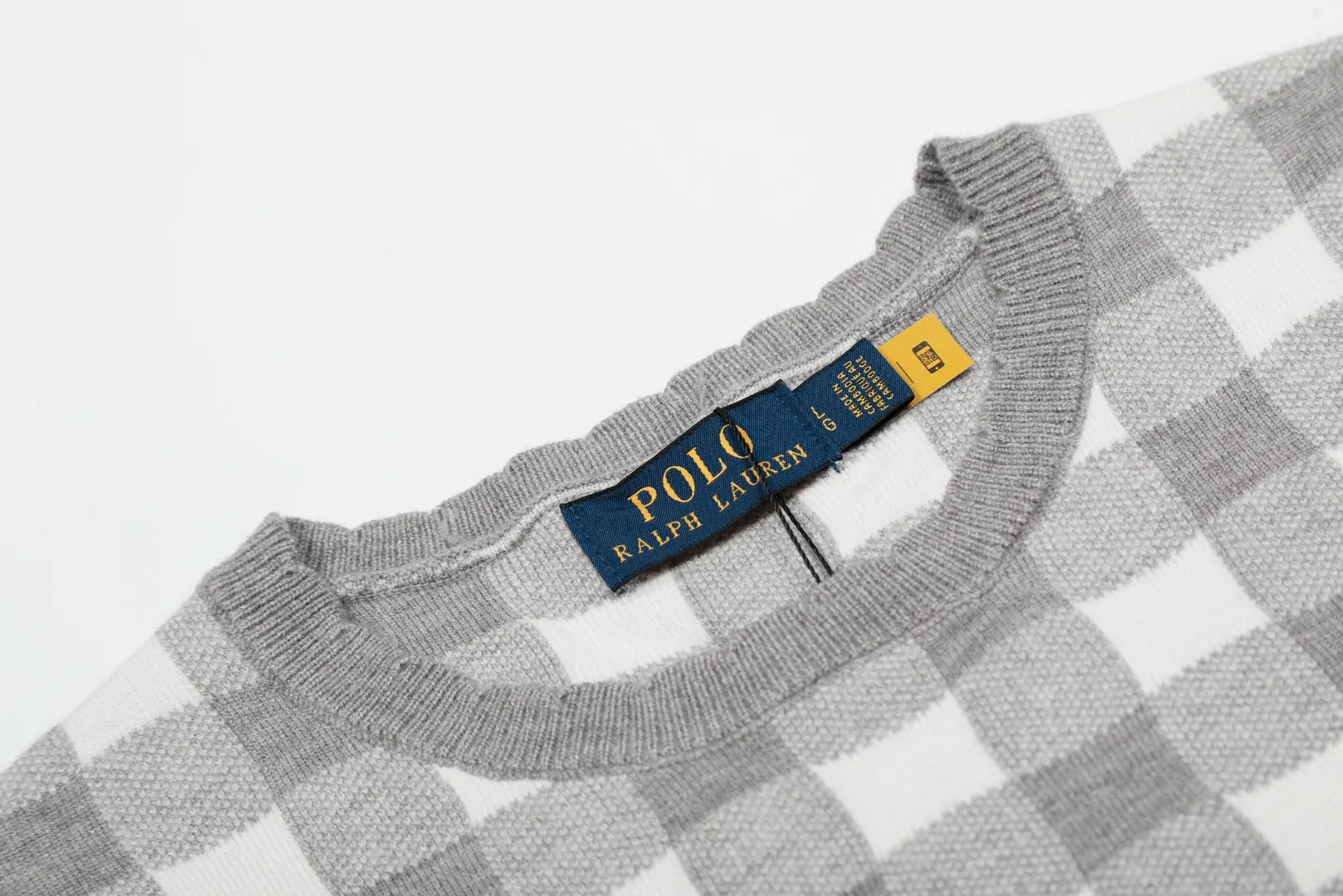 P150 💰 "Top quality" Style number: DS215# (on sale all year round) [Ralph Lauren plaid jacquard basic pony embroidered logo knitted round neck short sleeves] ✅Ralph Lauren Ralph Lauren all-match goddess style plain plaid knitted round neck pullover short sleeves for all seasons ✅Main provider of platform live broadcast Wholesale entities ✅ZP quality 1:1 version Scan the code to enter the GF website Counter quality ✅Detailed quality The only one in Guangzhou Imported quality cotton yarn, focusing on high-end, cost-effective, good quality needless to say ✅The version restores the original version, loose, comfortable and stress-free, simple is high-end, classic is eternal, ✅The upper body is simple and easy to match, a must-have for goddess ootd. Good-looking clothes are never picky. A must-have in the goddess' wardrobe. Size: S-L Color: Navy Gray Yellow Pink Light Blue Red